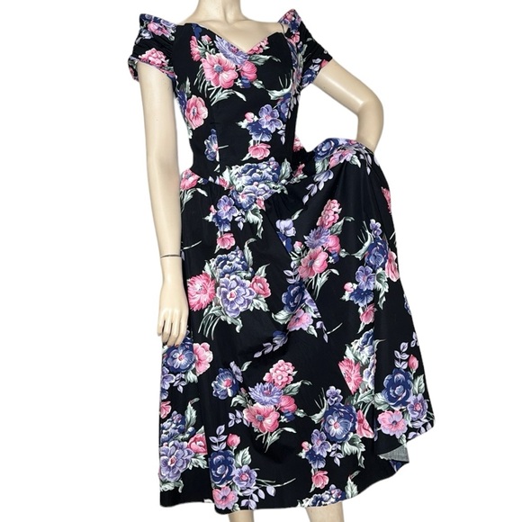 Vintage Floral Dress - Picture 1 of 16